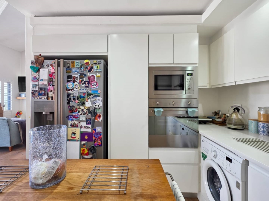 2 Bedroom Property for Sale in Vredehoek Western Cape